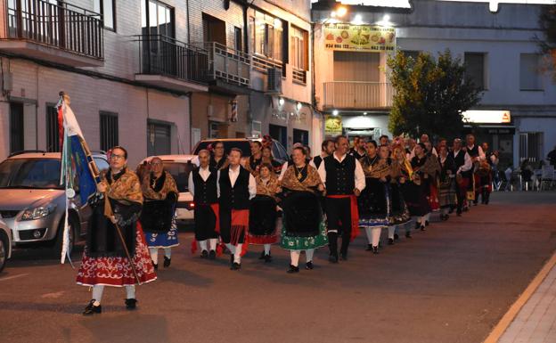 Pasacalles de la agrupación de 'la Besana'. 