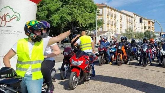 San Vicente acoge la II Quedada Motera Motocork Club
