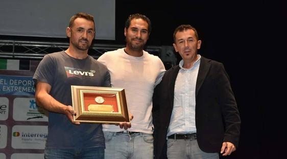 El Club Amigos del Bass de San Vicente, premiado como el mejor club de pesca 2023