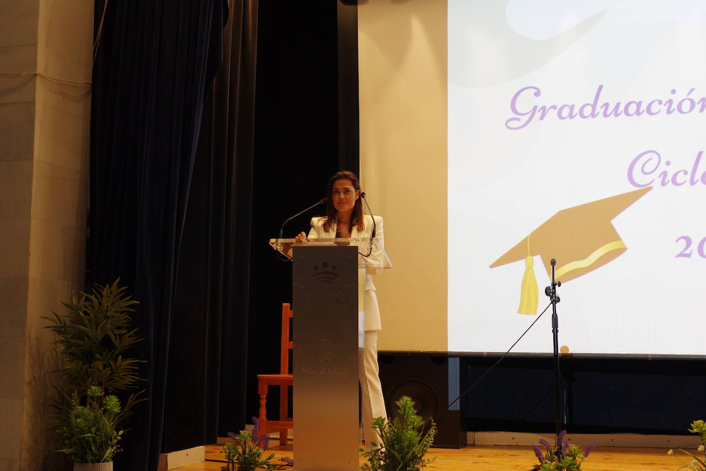 Graduados los alumnos de bachillerato y ciclo del instituto Joaquín Sama (II)
