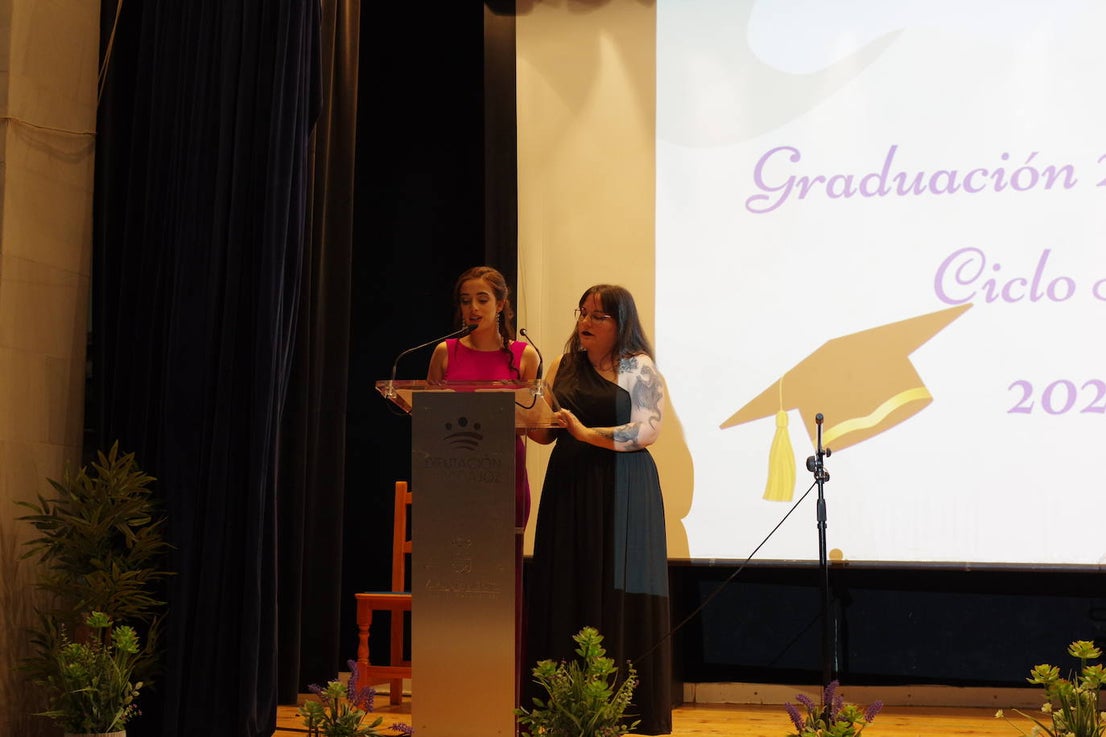 Graduados los alumnos de bachillerato y ciclo del instituto Joaquín Sama (II)