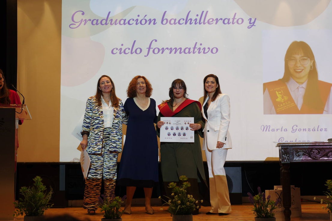Graduados los alumnos de bachillerato y ciclo del instituto Joaquín Sama (II)