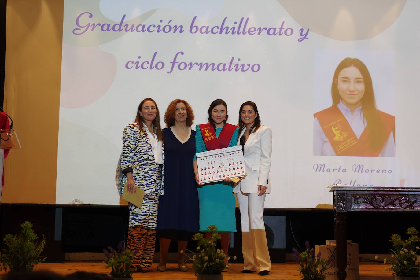 Graduados los alumnos de bachillerato y ciclo del instituto Joaquín Sama (II)