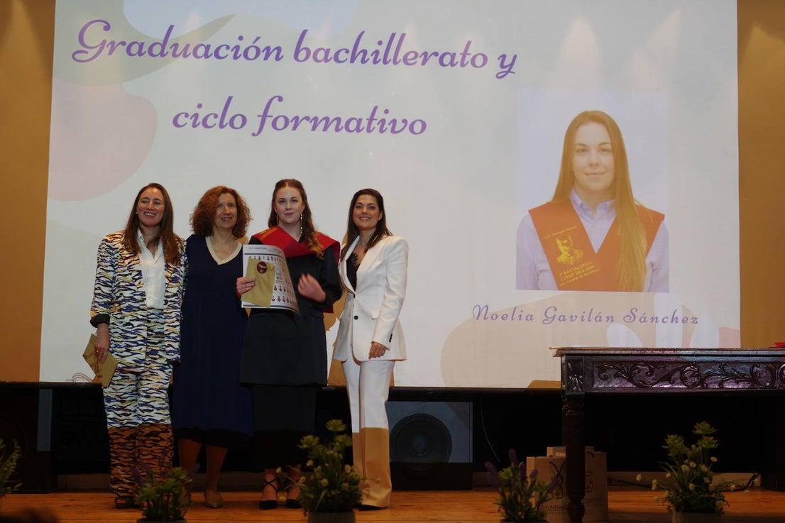 Graduados los alumnos de bachillerato y ciclo del instituto Joaquín Sama