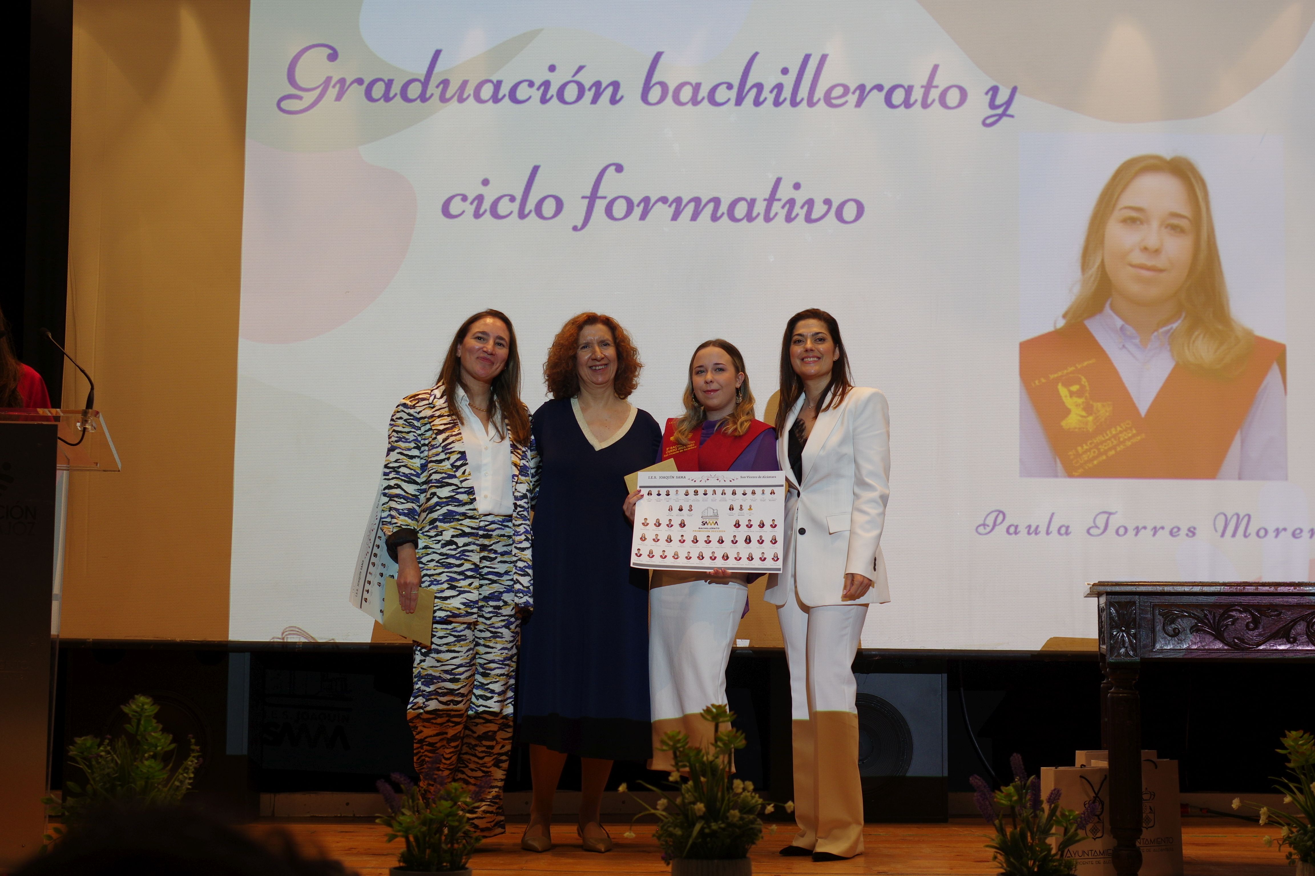 Graduados los alumnos de bachillerato y ciclo del instituto Joaquín Sama