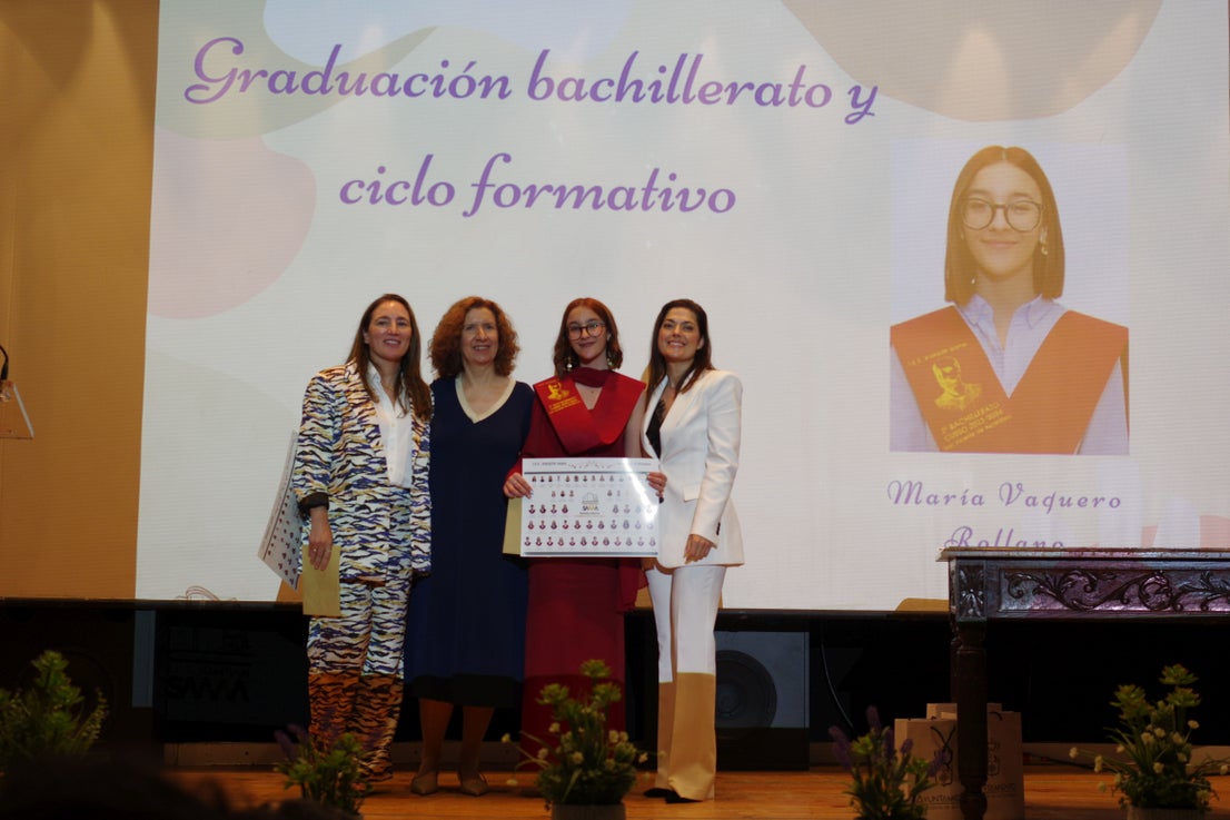 Graduados los alumnos de bachillerato y ciclo del instituto Joaquín Sama