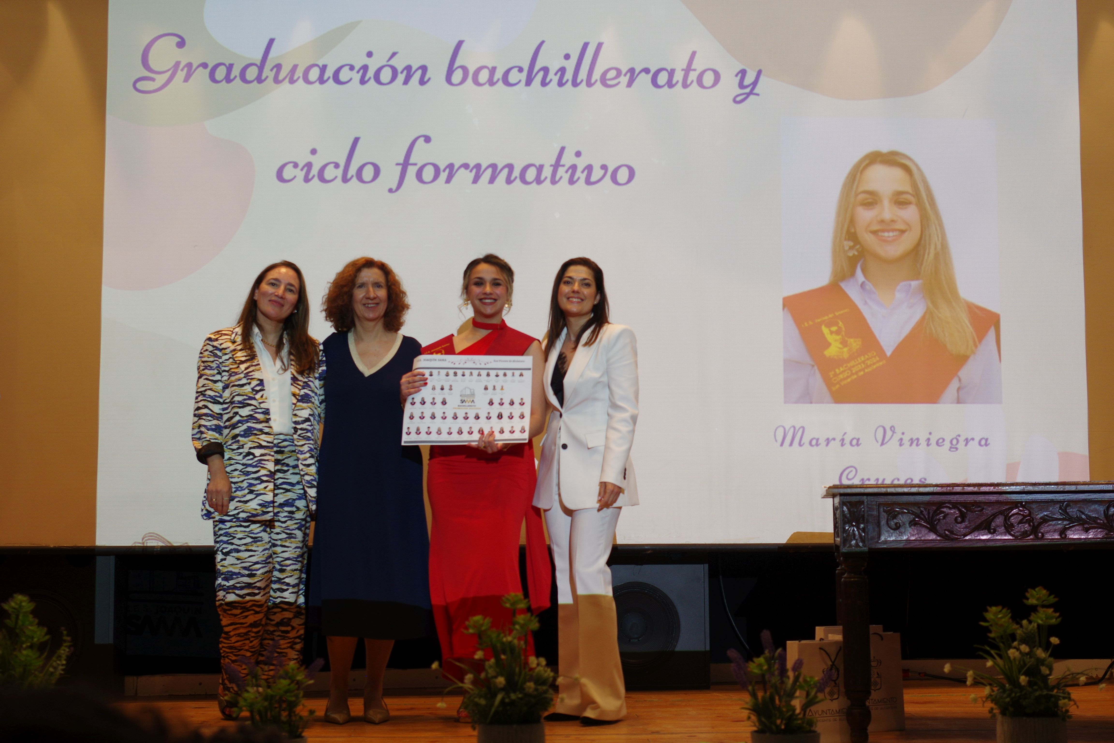Graduados los alumnos de bachillerato y ciclo del instituto Joaquín Sama