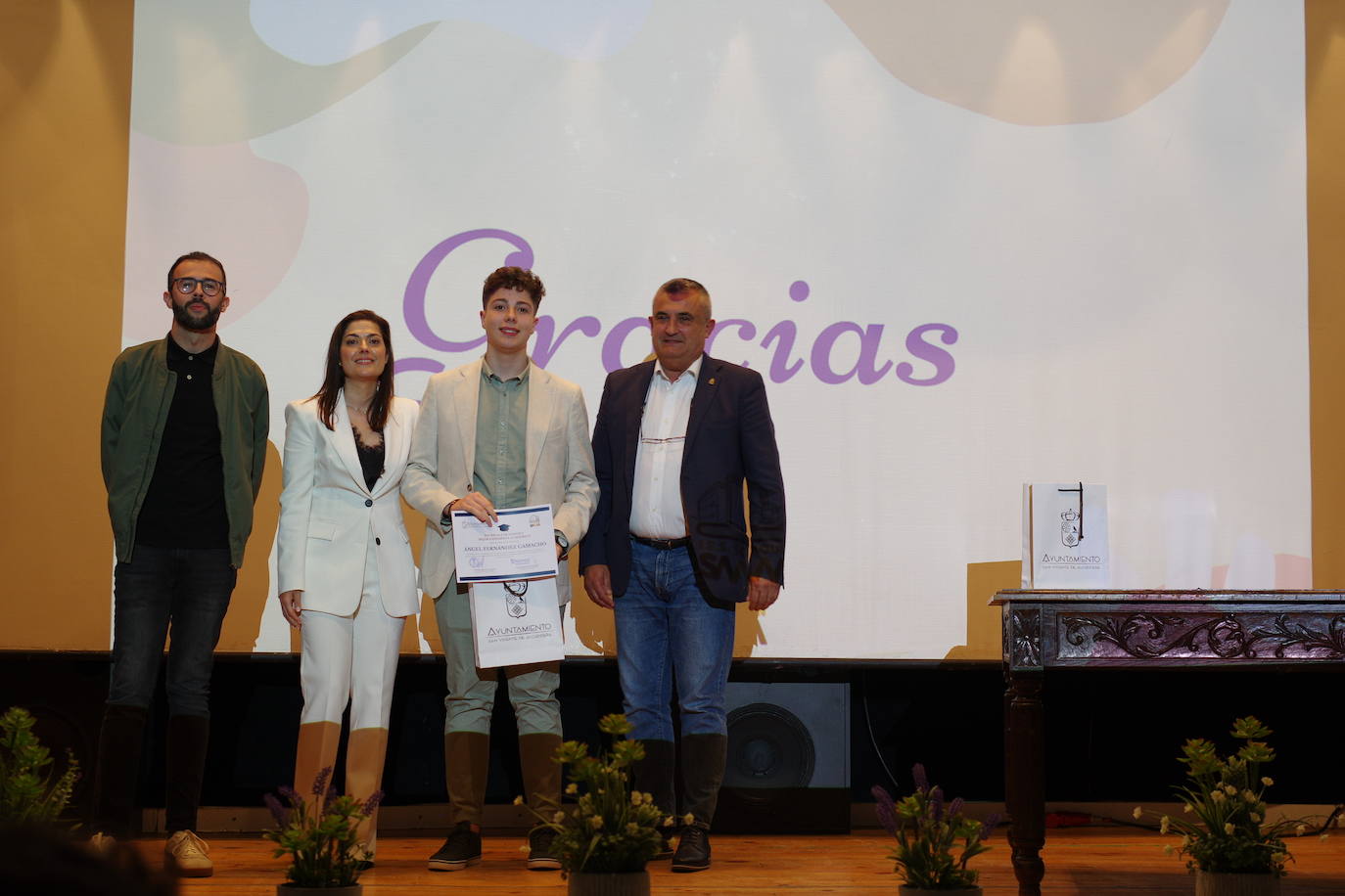Graduados los alumnos de bachillerato y ciclo del instituto Joaquín Sama