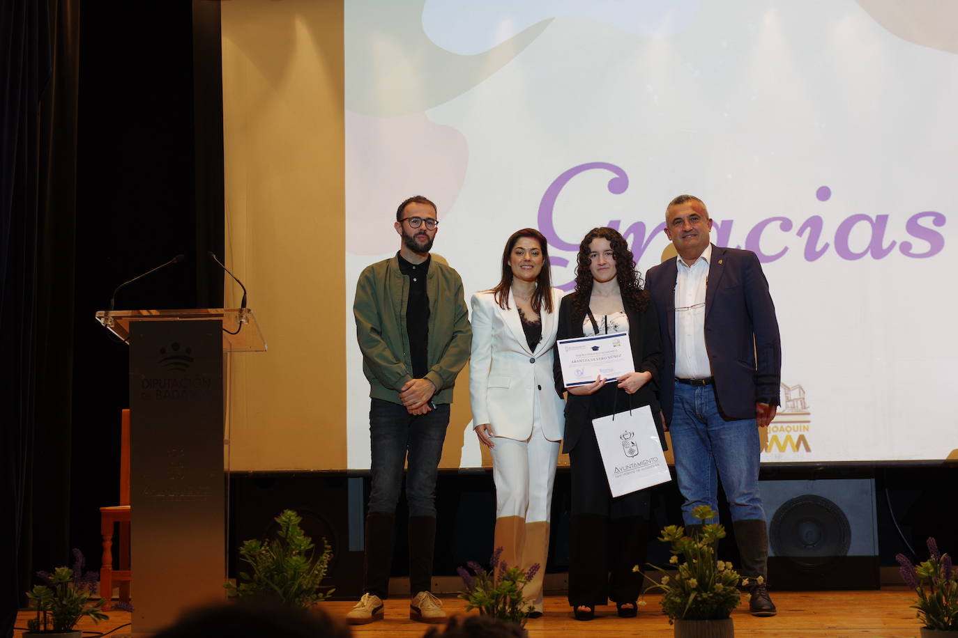 Graduados los alumnos de bachillerato y ciclo del instituto Joaquín Sama