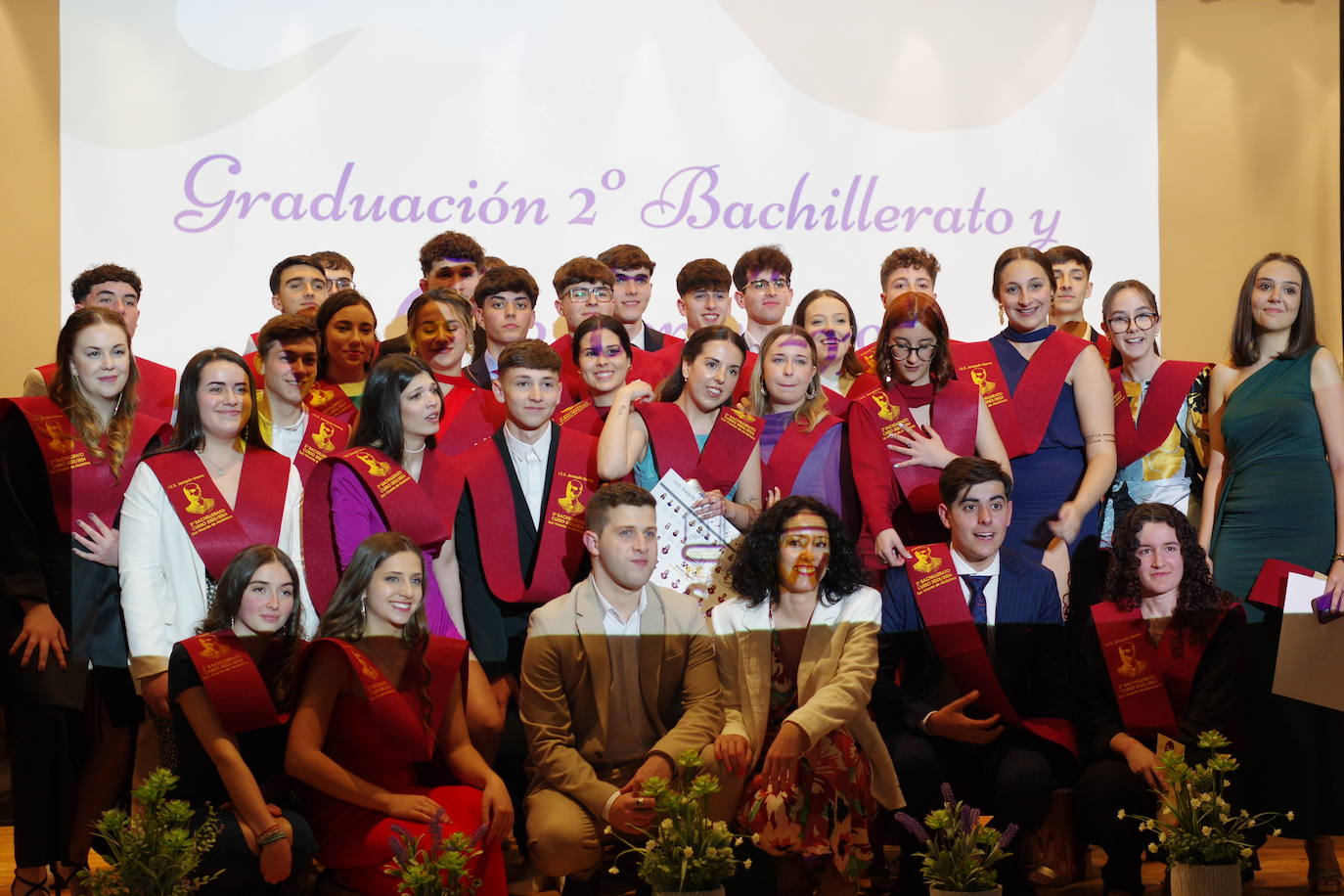 Graduados los alumnos de bachillerato y ciclo del instituto Joaquín Sama