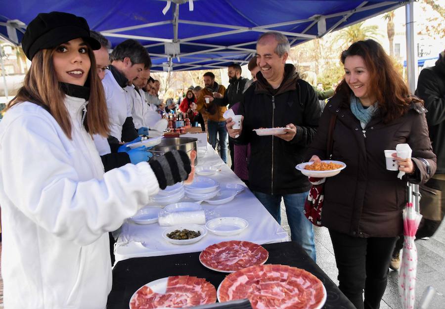 La lluvia que cayó a última hora de la mañana redujo la participación en el evento