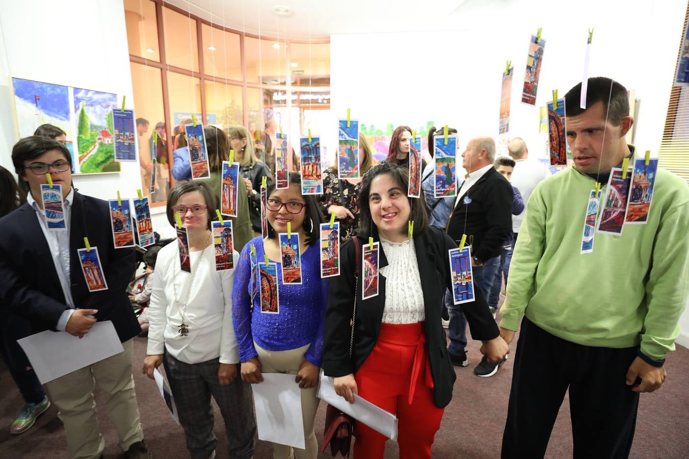 El centro cultural Santo Domingo acoge hasta el 14 de abril una muestra de arte de Down Mérida 'Igual-Arte. Todos los trazos tienen su color' es el resultado, tras más de un año de trabajo, del esfuerzo y la creatividad de los componentes que conforman el taller de pintura de Down Mérida.