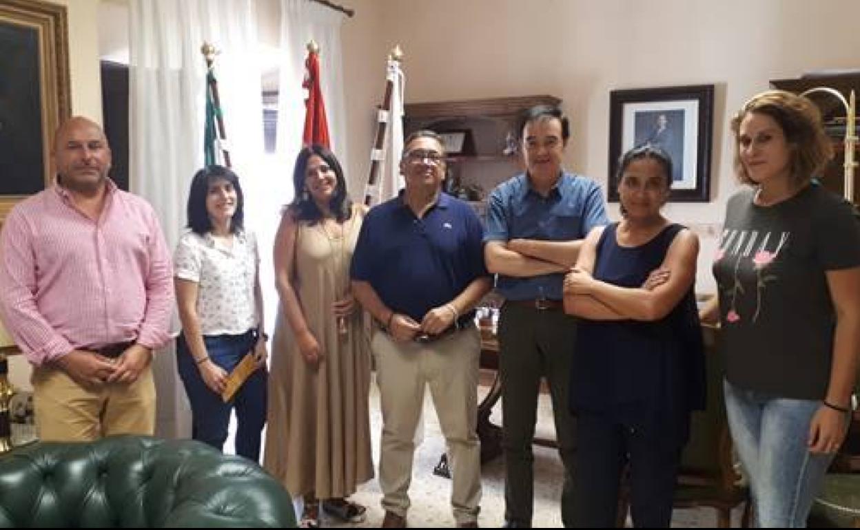 Apamex colaborará con Almendralejo para fomentar la accesibilidad y el empleo