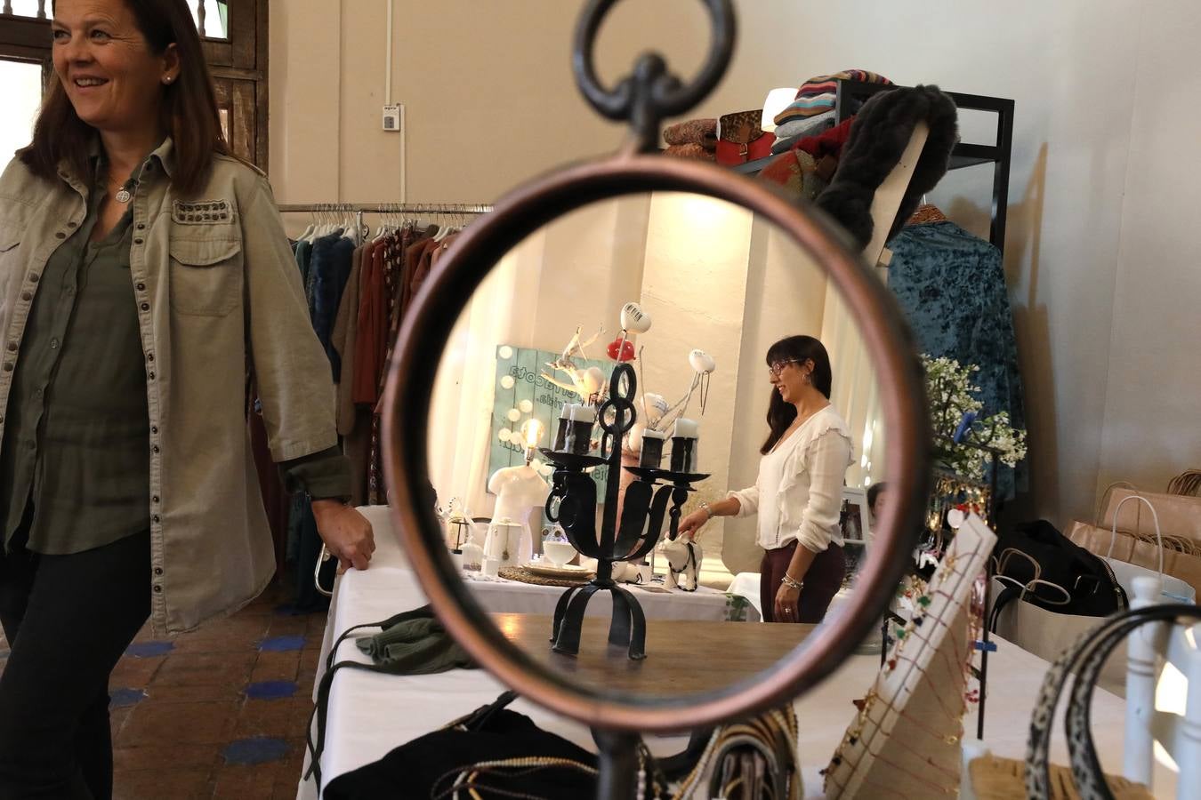 Fotos: El Parador acoge un mercadillo solidario contra el cáncer