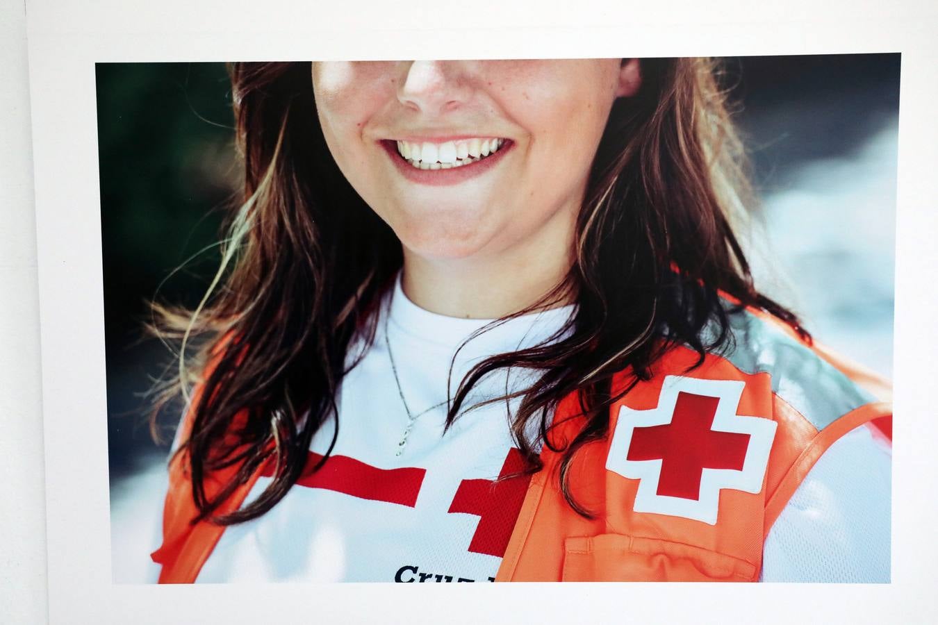 Fotos: El patio de la Asamblea de Extremadura acoge la exposición 'La revelación de la empatía'