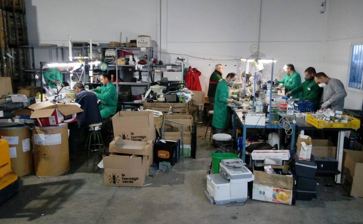 El CEE La Hormiga Verde recicló más de 200 toneladas de residuos en su primer año de actividad