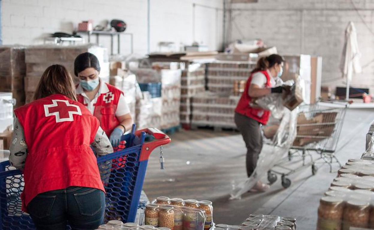 Cruz Roja distribuye en la región 425.000 kilos de alimentos