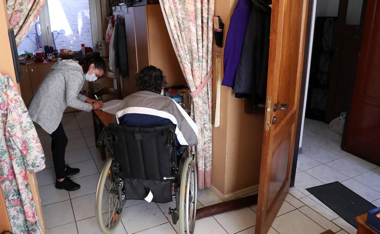 El servicio 'Incorpora-T', de Caja Rural y Cocemfe, ha llegado ya a más de 50 domicilios extremeños