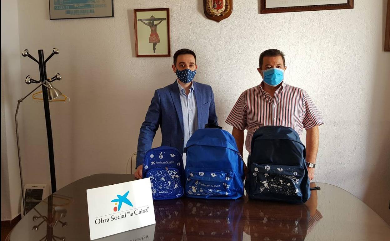 La Obra Social 'La Caixa' reparte material escolar entre las familias vulnerables