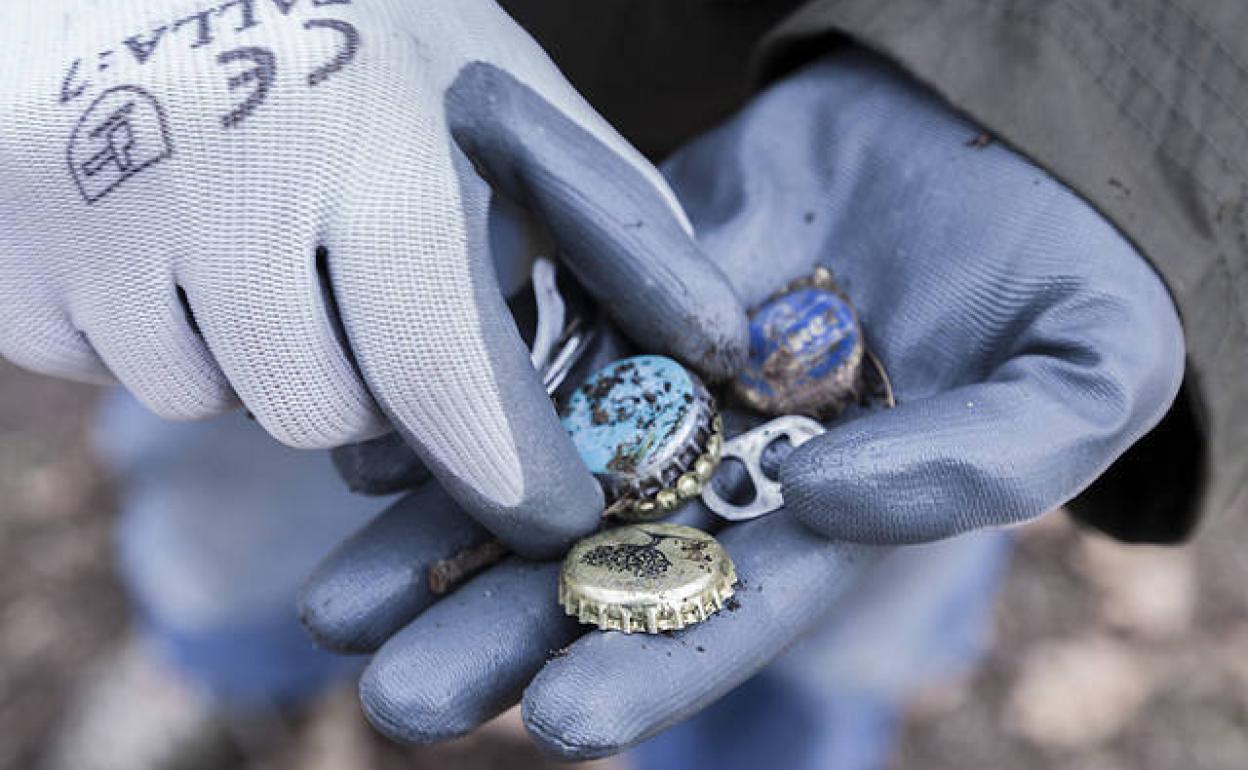 Se buscan voluntarios para recoger basura de las riberas de ríos y embalses de doce localidades pacenses