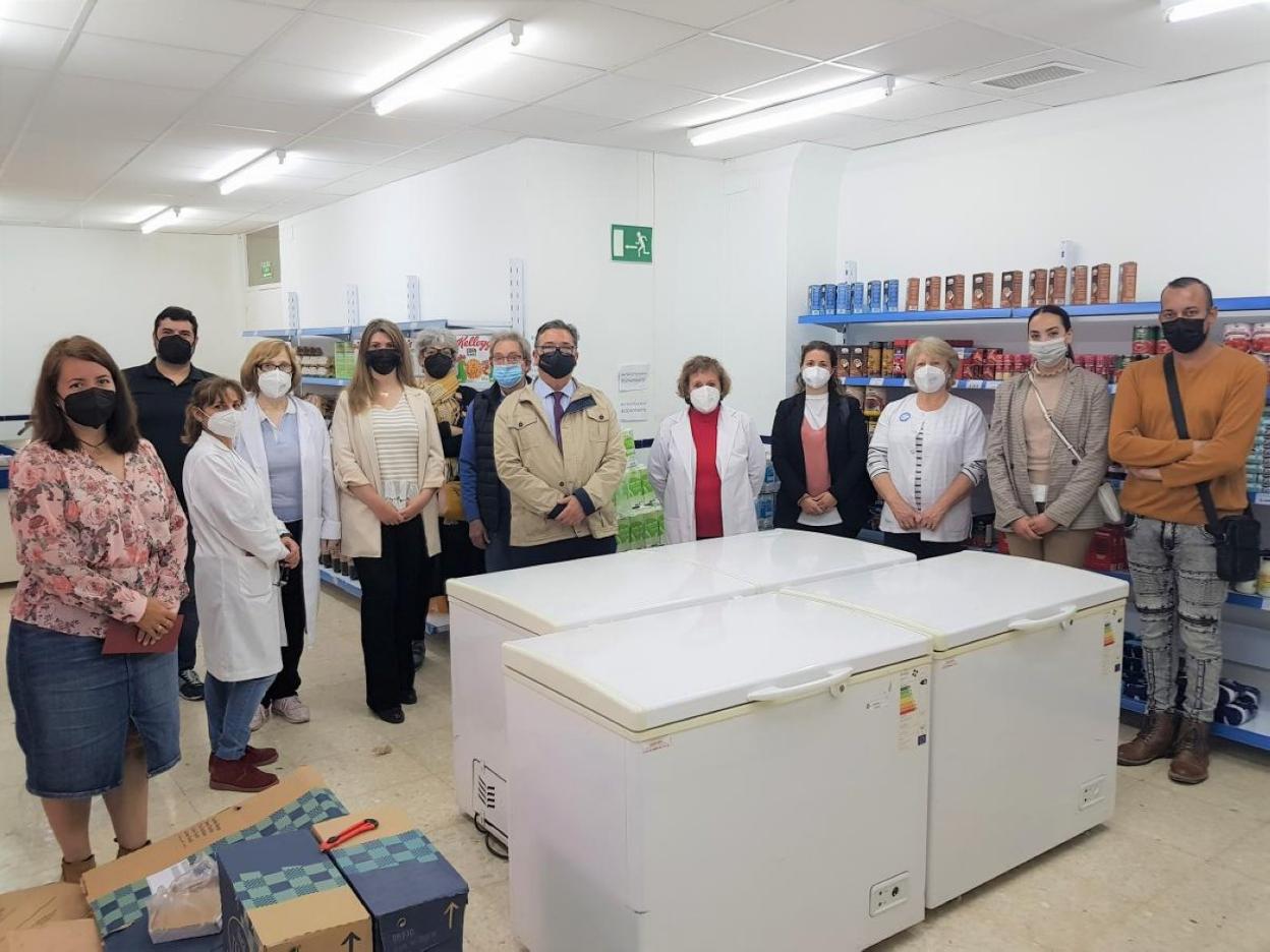 El alcalde visitó las instalaciones junto a los voluntarios. 