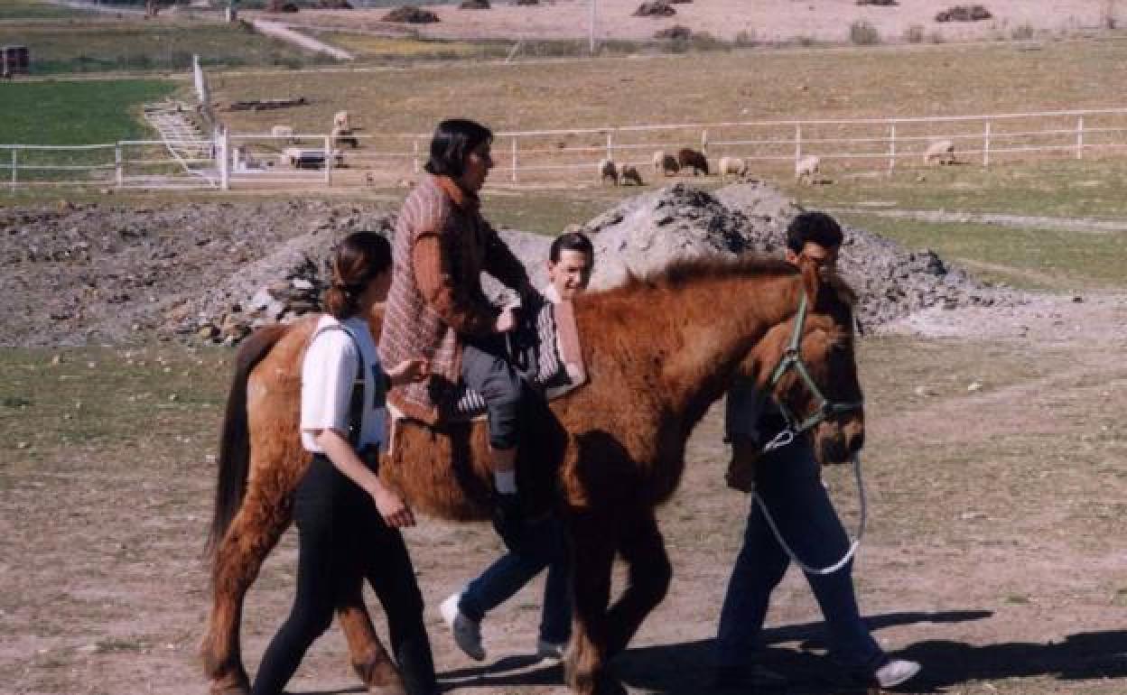 Zooterapia Extremadura promueve las terapias ecuestres para personas con diversidad funcional