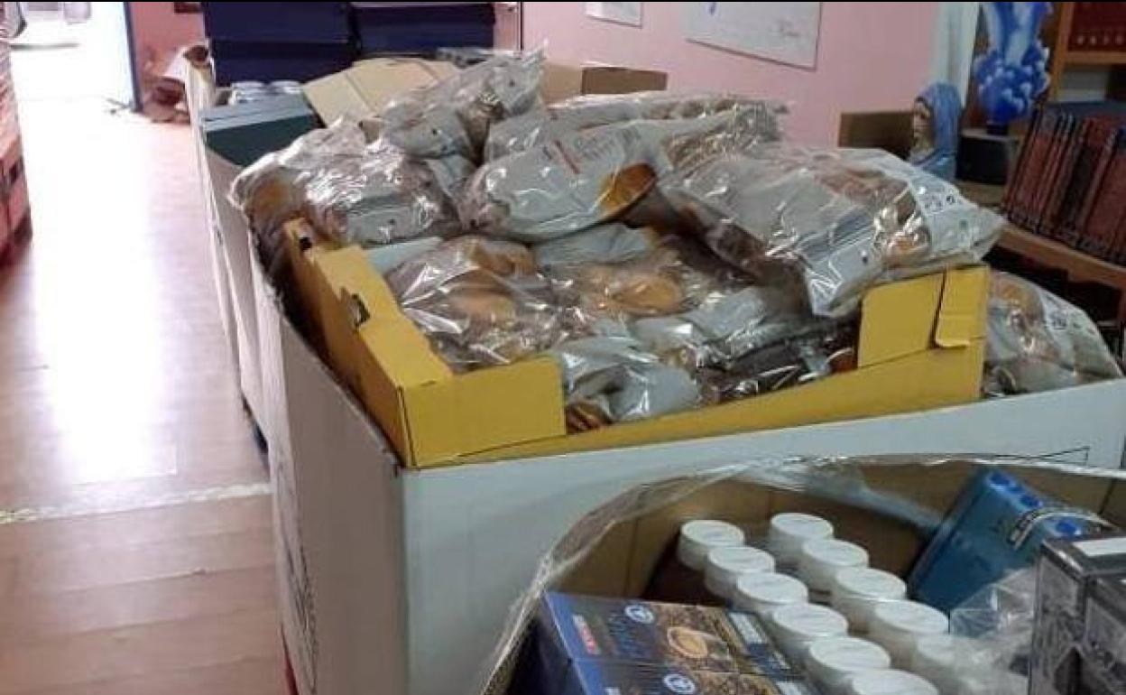 Alimentos que son repartidos por Zafra Solidaria entre sus familias