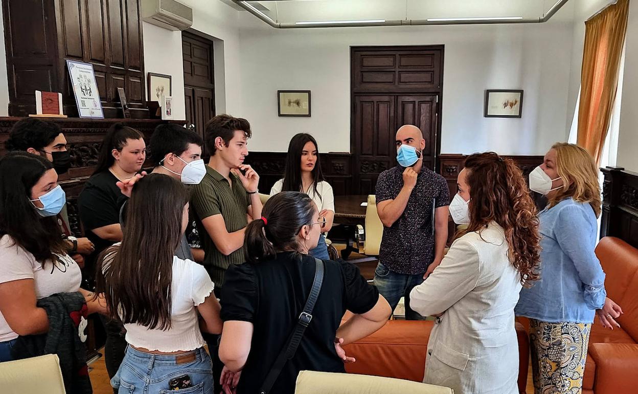 Alumnos del Centro de Formación Profesional de AEXPAINBA harán sus prácticas en distintos servicios de la Diputación de Badajoz