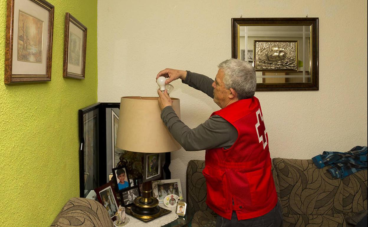 Voluntario de la Cruz Roja. 