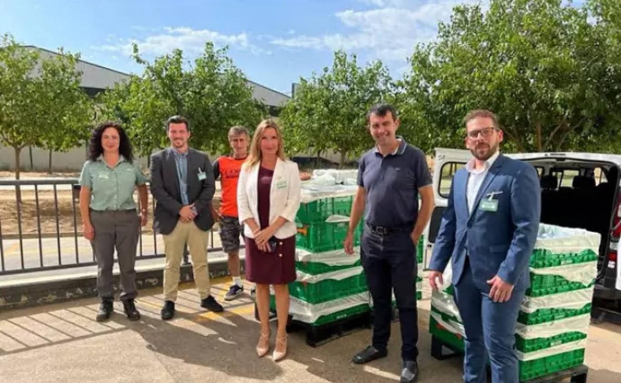 Responsables de Mercadona y Cáritas en Plasencia 