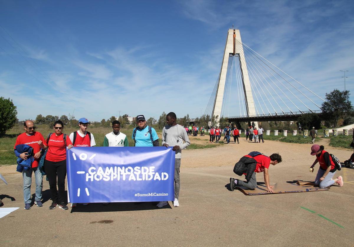 Cientos de personas caminan en Badajoz por una sociedad acogedora y solidaria