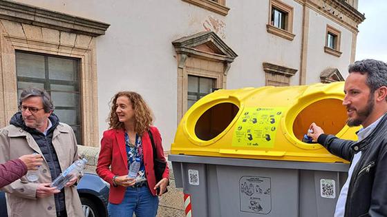 Los cacereños podrán obtener recompensas solidarias por reciclar latas y botellas de plástico