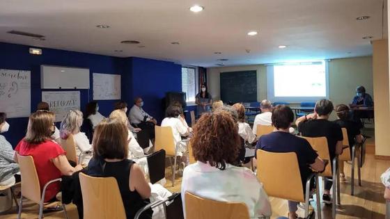 El SES y la ONCE elaboran una guía que garantiza a personas con discapacidad visual la accesibilidad a centros sanitarios extremeños
