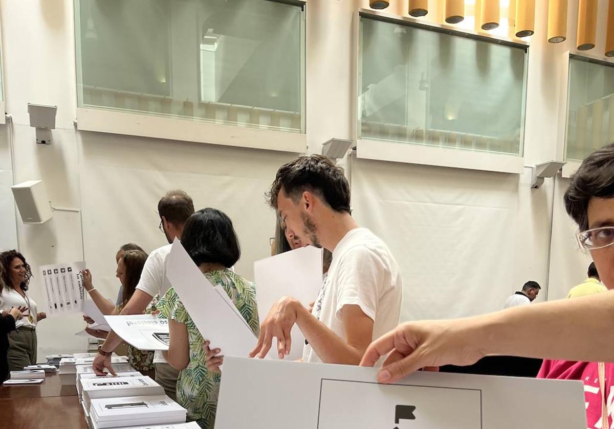 Los colegios electorales extremeños tendrán carteles de señalización accesible el próximo 28 de mayo