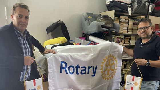 Rotary Cáceres San Jorge entrega calzado infantil a Red Madre y la Casa de la Mujer