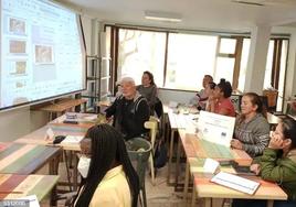 Personas en riesgo de exclusión se forman en hostelería y cocina en un curso de Cáritas en Cáceres