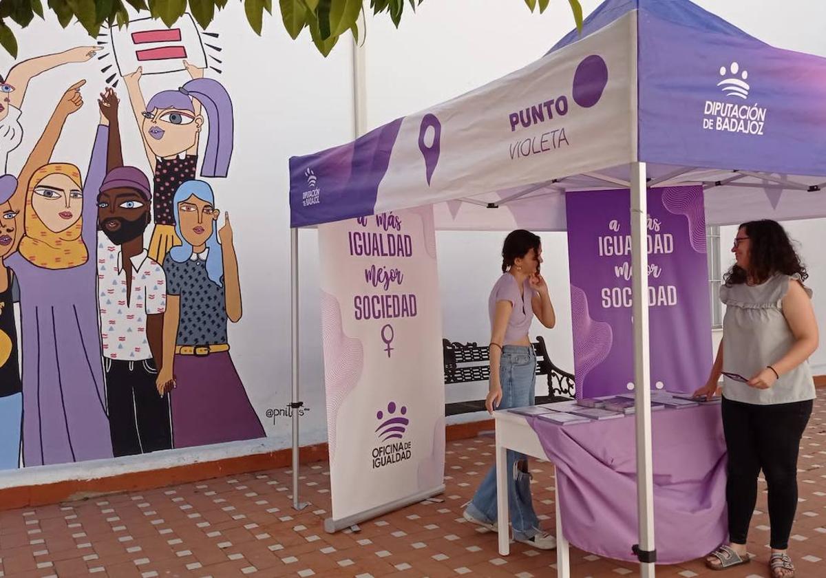 El Área de Igualdad de Diputación de Badajoz pone a disposición 'Puntos Violeta' para los municipios de la provincia