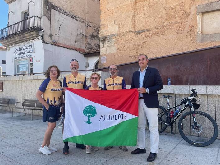 El proyecto solidario Bicidarios recala en Cáceres