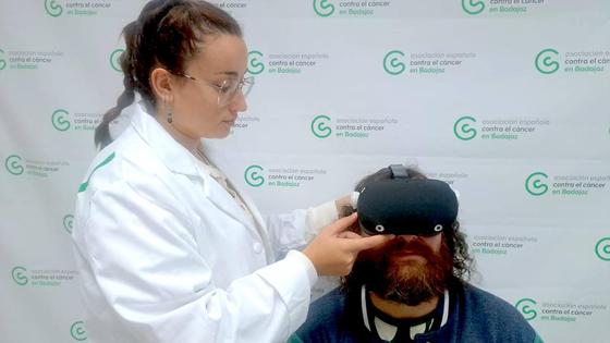 Unas gafas virtuales permiten relajar y mejorar el bienestar de pacientes en tratamiento de cáncer