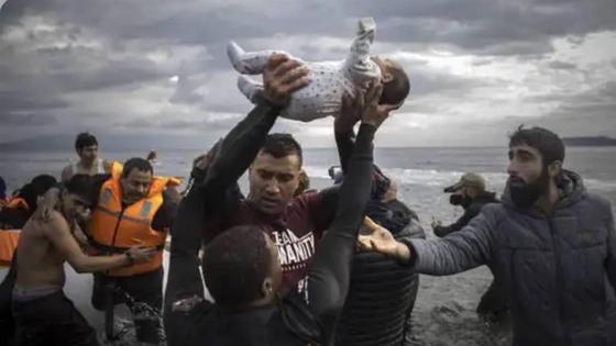 Fotografías de Santi Palacios ahondan en los límites a los que se enfrentan los migrantes