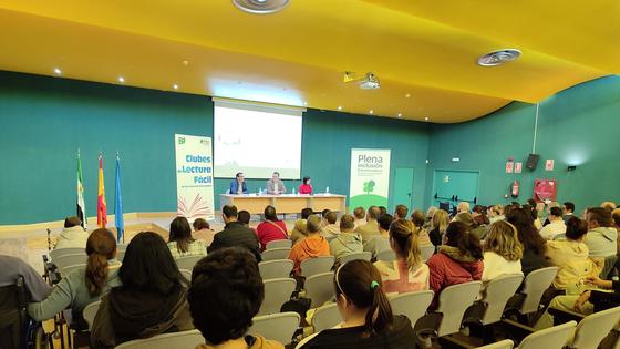Plena inclusión Extremadura reivindica más libros y secciones en Lectura Fácil en las bibliotecas de Extremadura