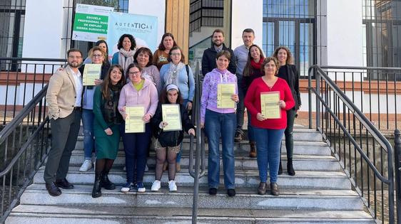 Mujeres con discapacidad mejoran su formación digital gracias al programa AuténTICas