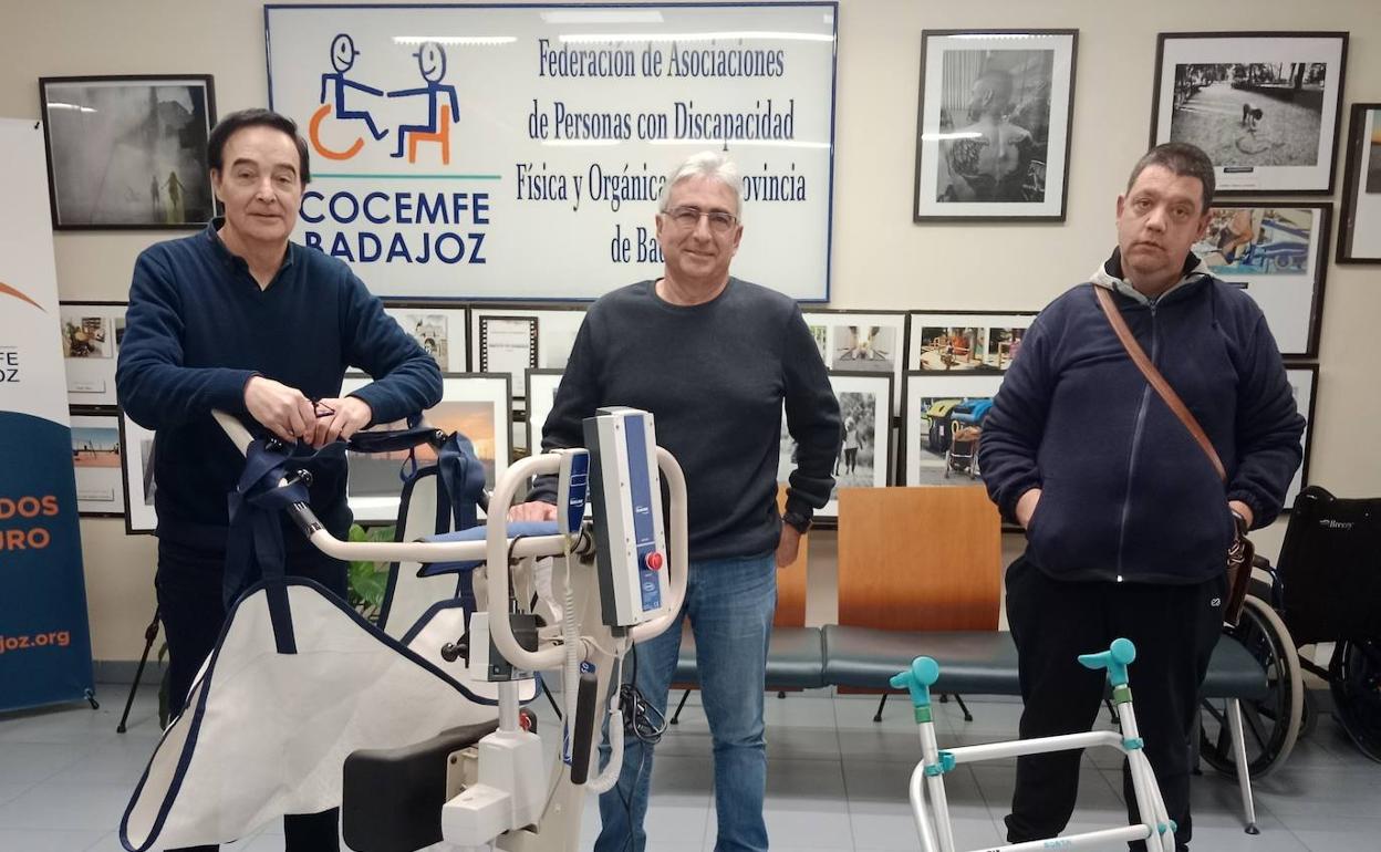 Usuarios recibiendo las donaciones. 