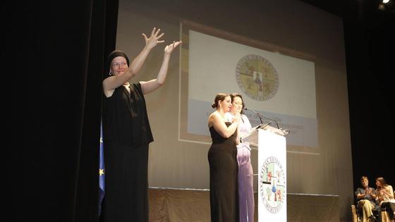 Jóvenes extremeños diseñan una aplicación para facilitar la comunicación de las personas sordas