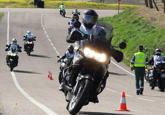 La Escuela de la Agrupación de Tráfico de la Guardia Civil en Mérida celebra mañana un curso benéfico
