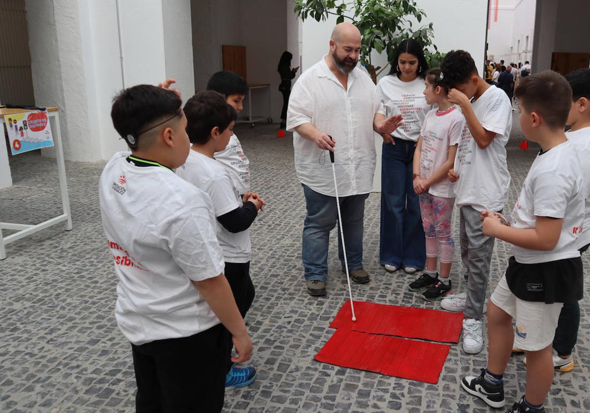 Escolares y usuarios se sumergen en una experiencia inclusiva con motivo de la Semana de la Accesibilidad