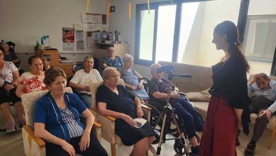 'Encuentros narrativos' lleva a las residencias de mayores de Cáceres la cultura oral y la recopilación de sus recuerdos