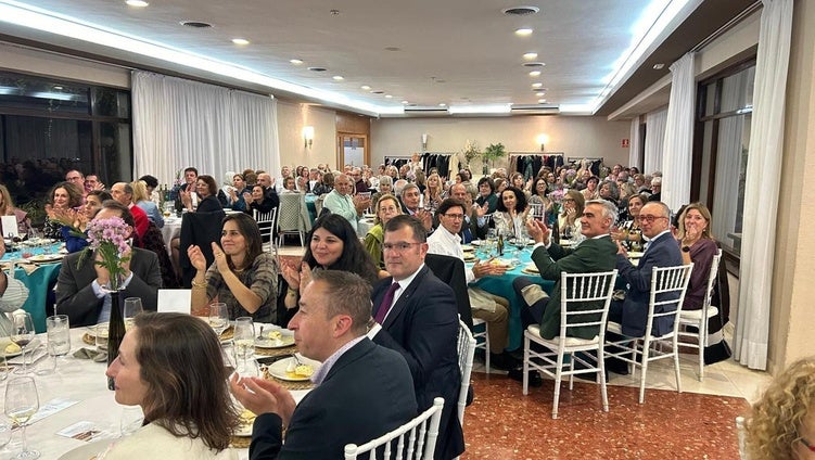 La Gala Solidaria recauda más de 9.000 euros para la Asociación Española Contra el Cáncer en Cáceres