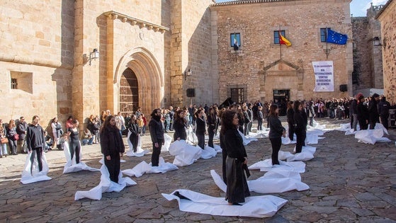 La Diputación de Cáceres alza la voz por las mujeres silenciadas a causa de la violencia machista