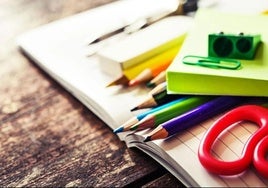 El Ayuntamiento de Mérida concede 284 ayudas de material escolar de 70 euros por alumno